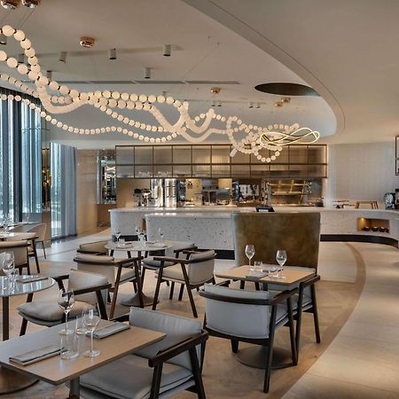 Pullman Auckland Airport Hotell Eksteriør bilde The restaurant at the top of the hotel